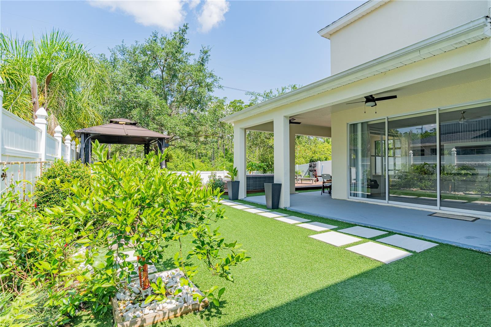 LAKES/WINDERMERE-PEACHTREE - Residential