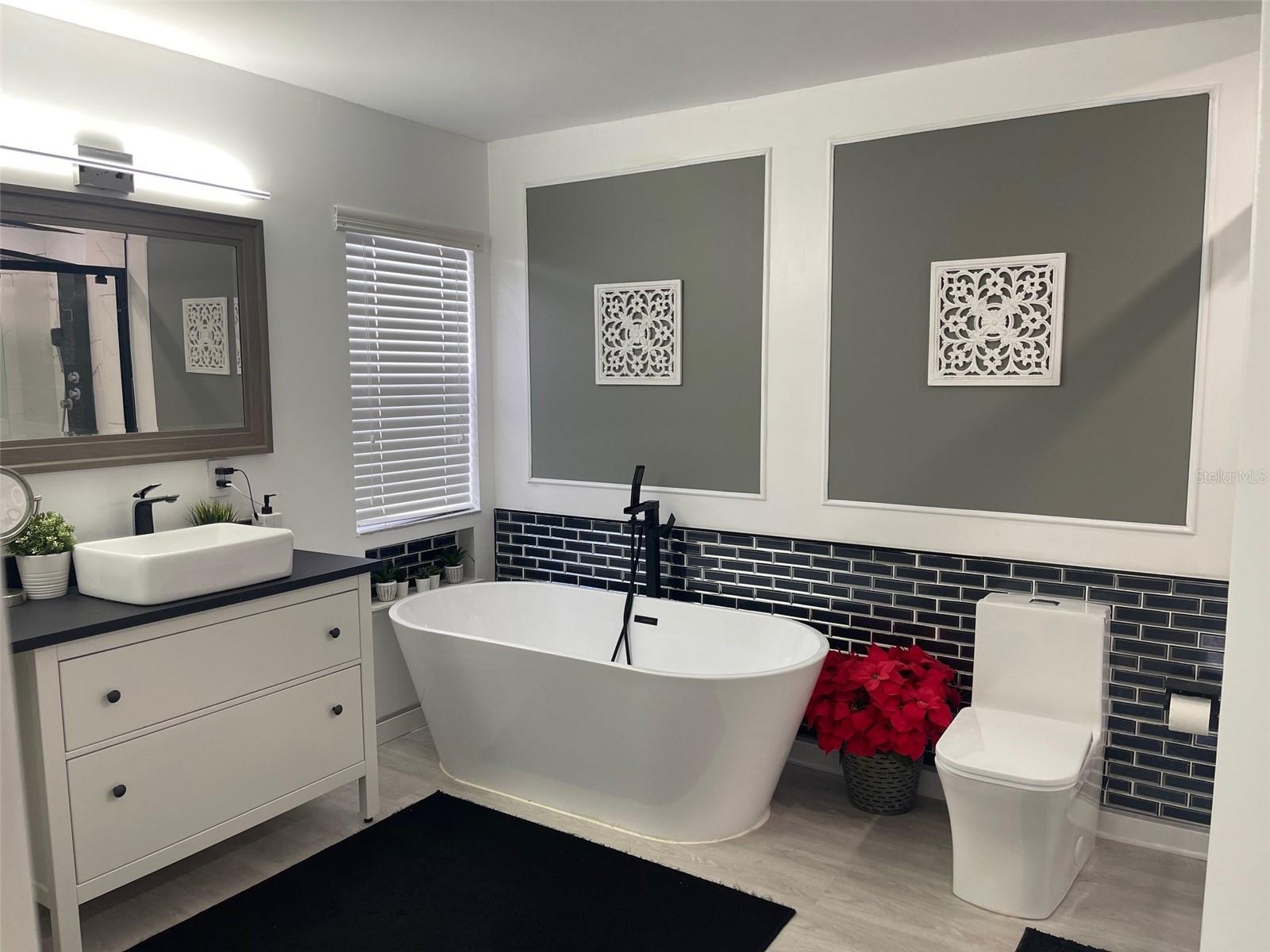 LAKES/WINDERMERE-PEACHTREE - Residential