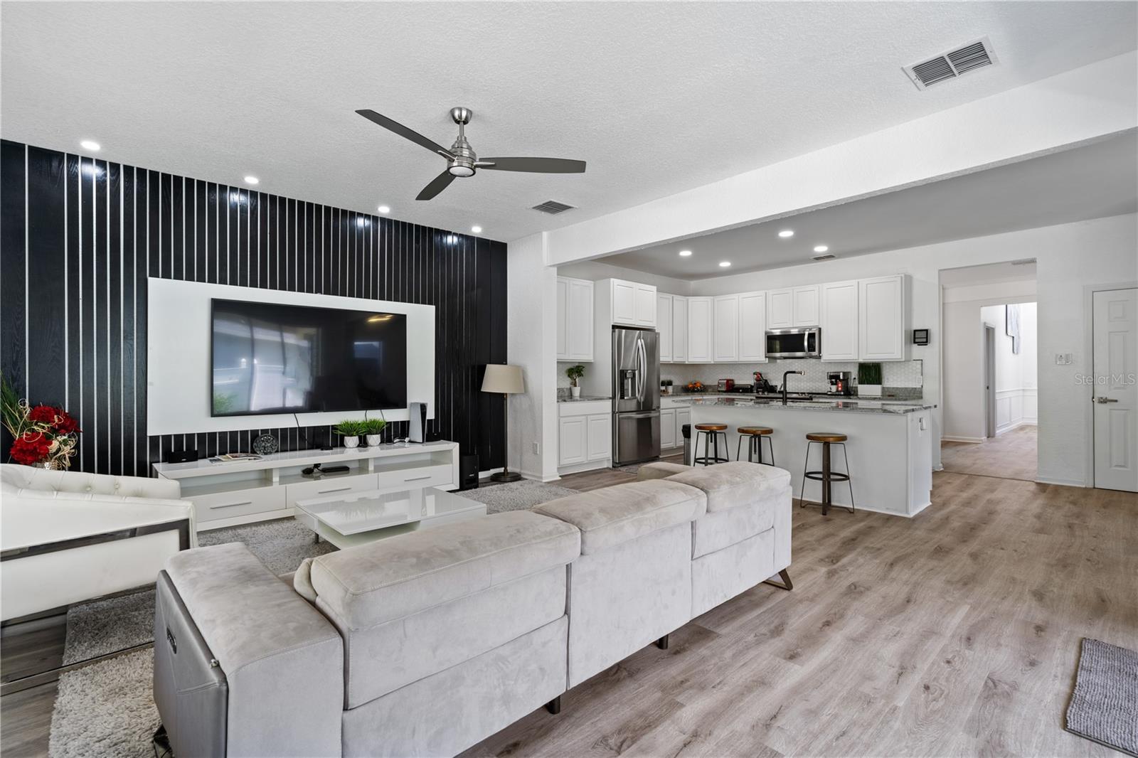 LAKES/WINDERMERE-PEACHTREE - Residential