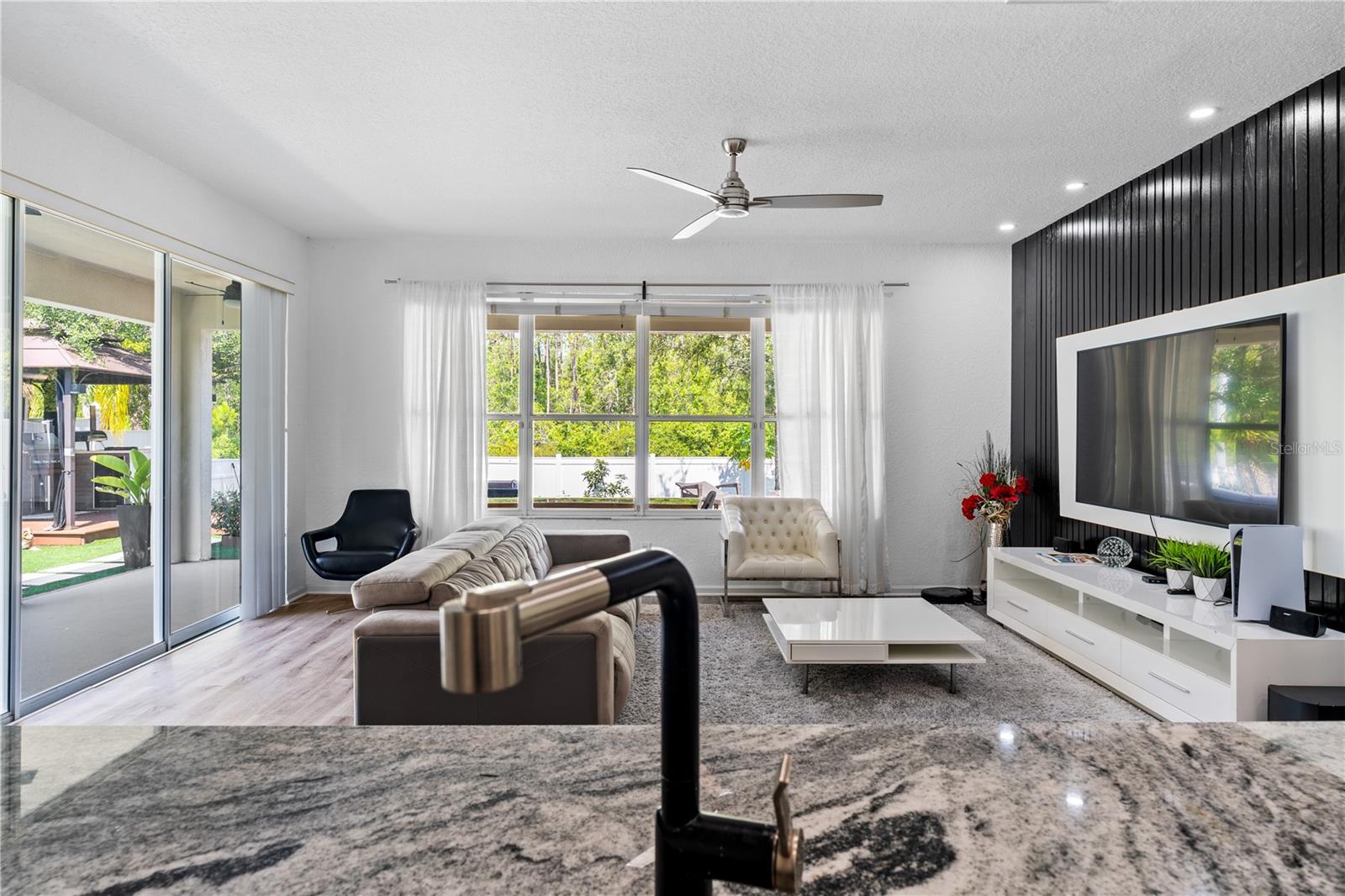 LAKES/WINDERMERE-PEACHTREE - Residential