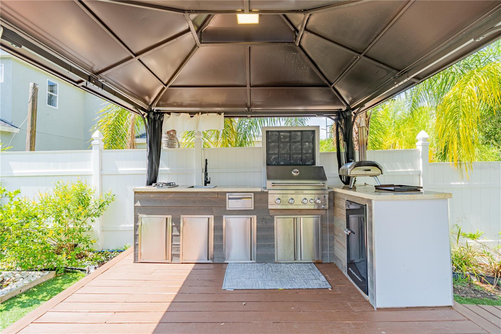 LAKES/WINDERMERE-PEACHTREE - Residential