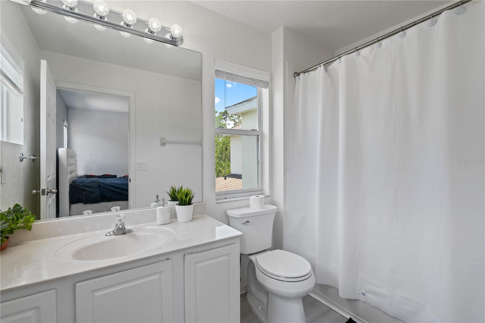 LAKES/WINDERMERE-PEACHTREE - Residential