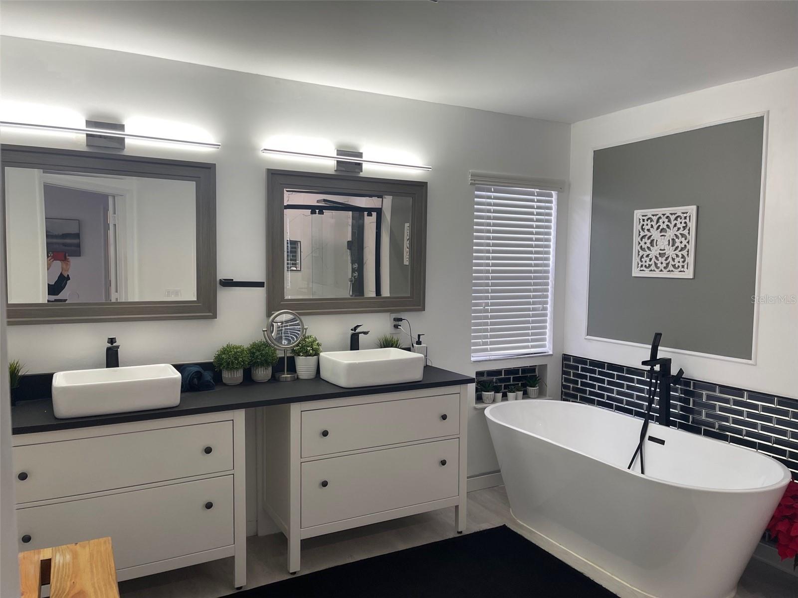 LAKES/WINDERMERE-PEACHTREE - Residential