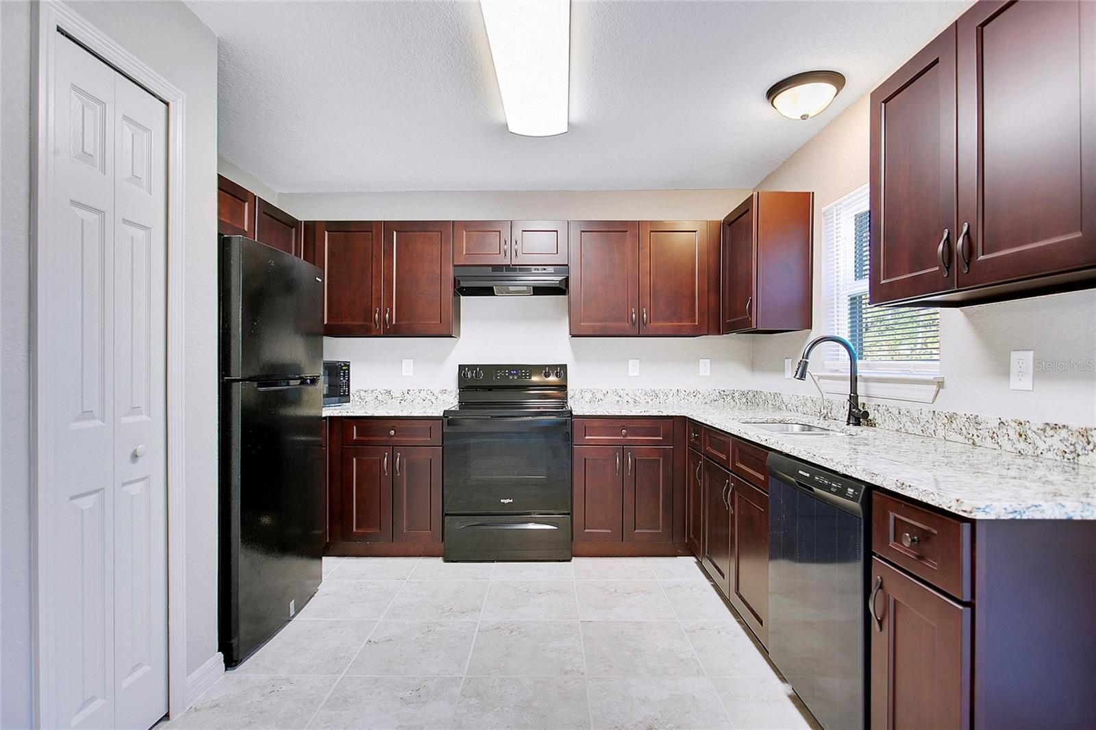 MARION OAKS UN 09 - Residential Lease