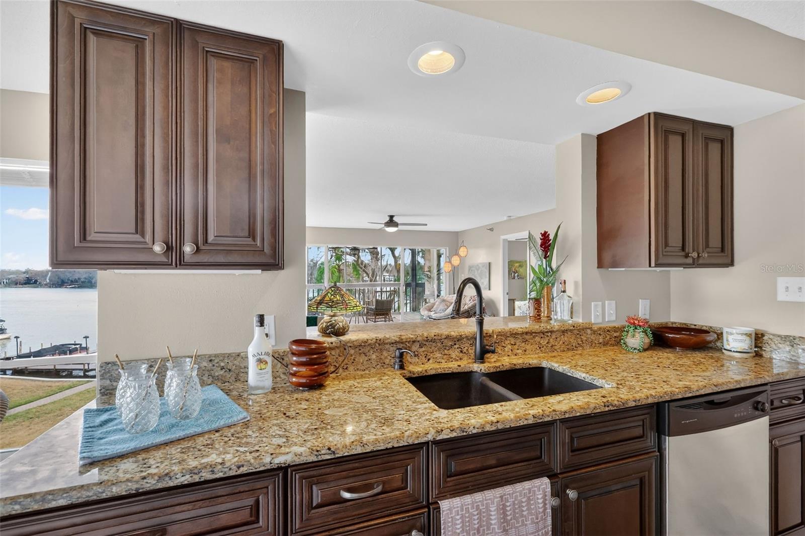 MOORINGS ON LAKE MAITLAND CONDO BLDG 03 - Residential