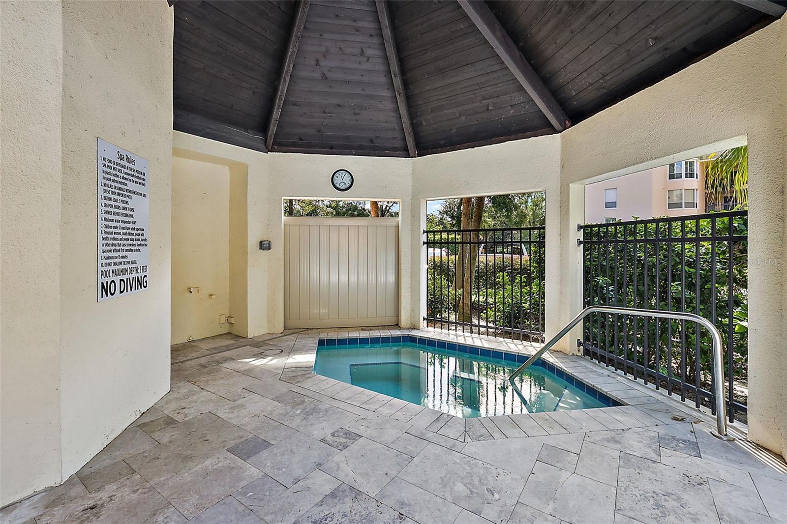 MOORINGS ON LAKE MAITLAND CONDO BLDG 03 - Residential