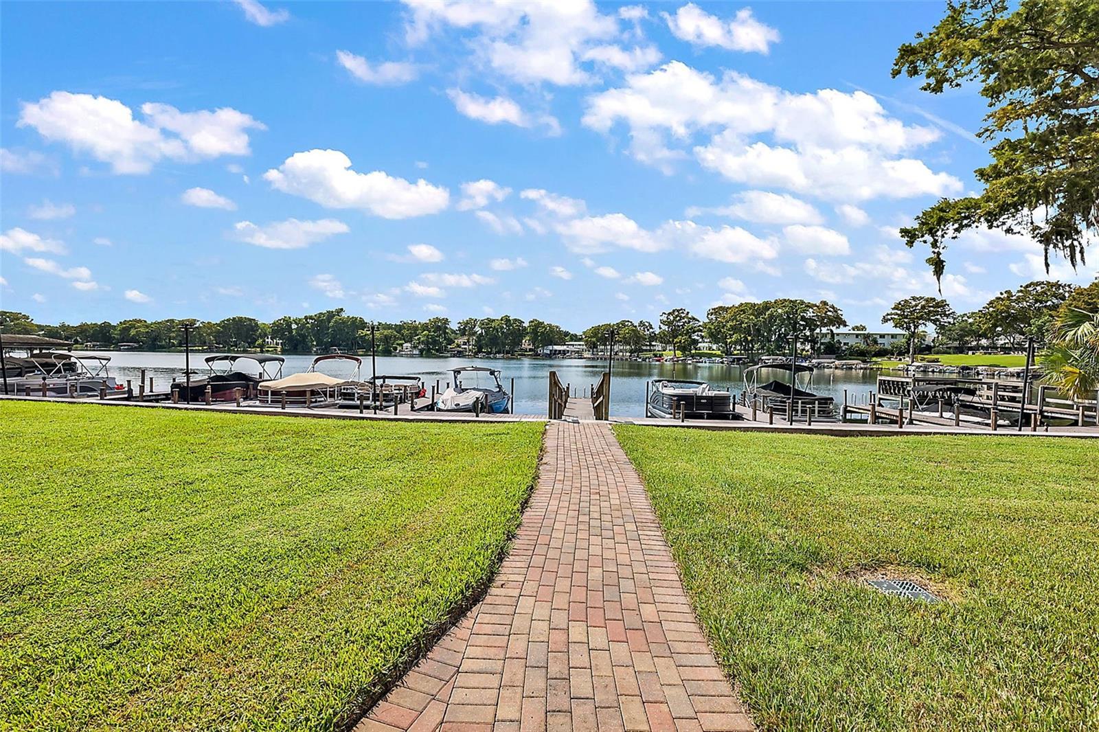 MOORINGS ON LAKE MAITLAND CONDO BLDG 03 - Residential