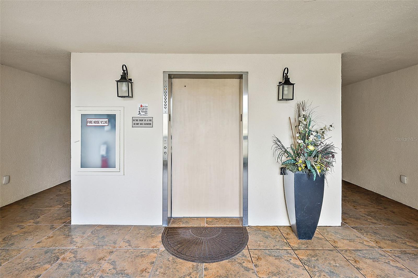 MOORINGS ON LAKE MAITLAND CONDO BLDG 03 - Residential