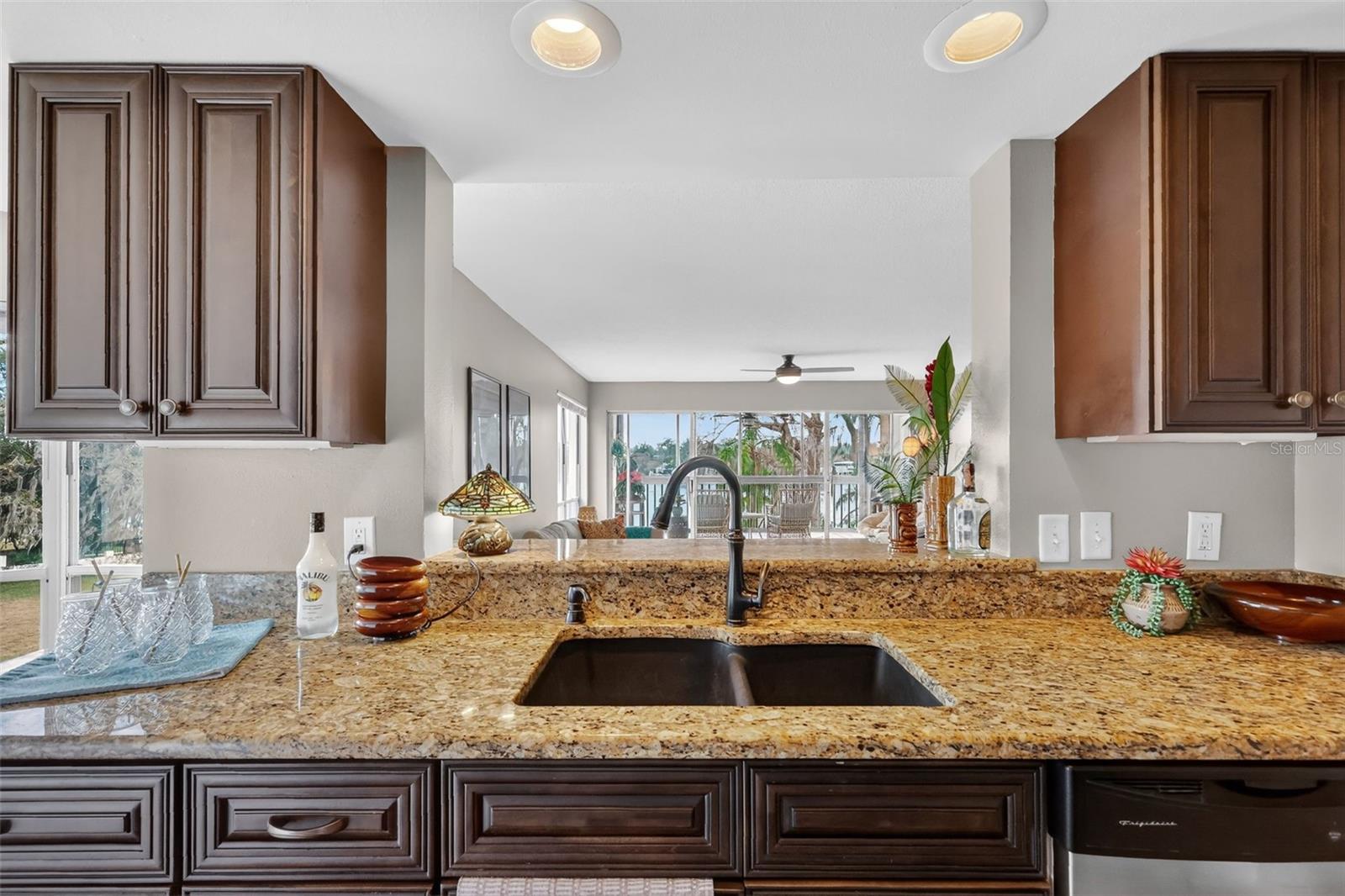 MOORINGS ON LAKE MAITLAND CONDO BLDG 03 - Residential