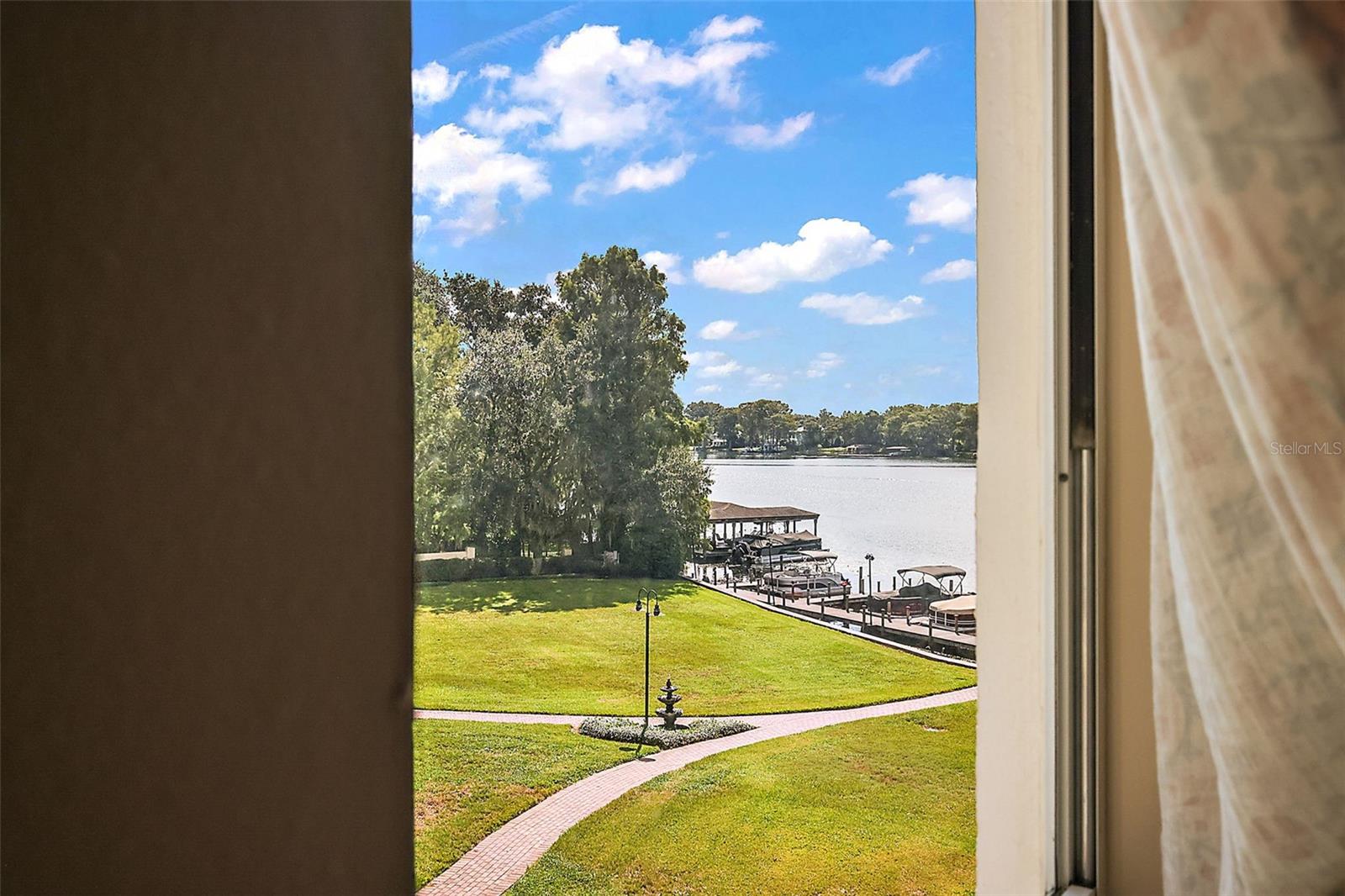 MOORINGS ON LAKE MAITLAND CONDO BLDG 03 - Residential