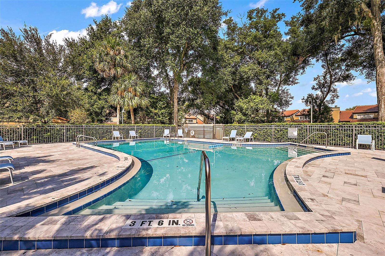 MOORINGS ON LAKE MAITLAND CONDO BLDG 03 - Residential