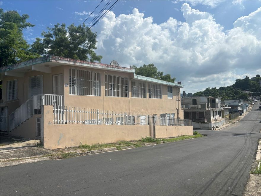 Multifamily property. First level has 5 units, each with 1 bedroom, 1 bathroom, kitchen, living room and dining room. Second level has 3 units, each with 1 bedroom, 1 bathroom, kitchen, living room and dining room. It is a perfect opportunity for investment. Contact us now for further information.