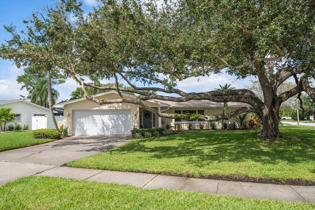 Photo of 2132 Sandpiper Drive, Clearwater, FL 33764 (MLS # TB8436915)