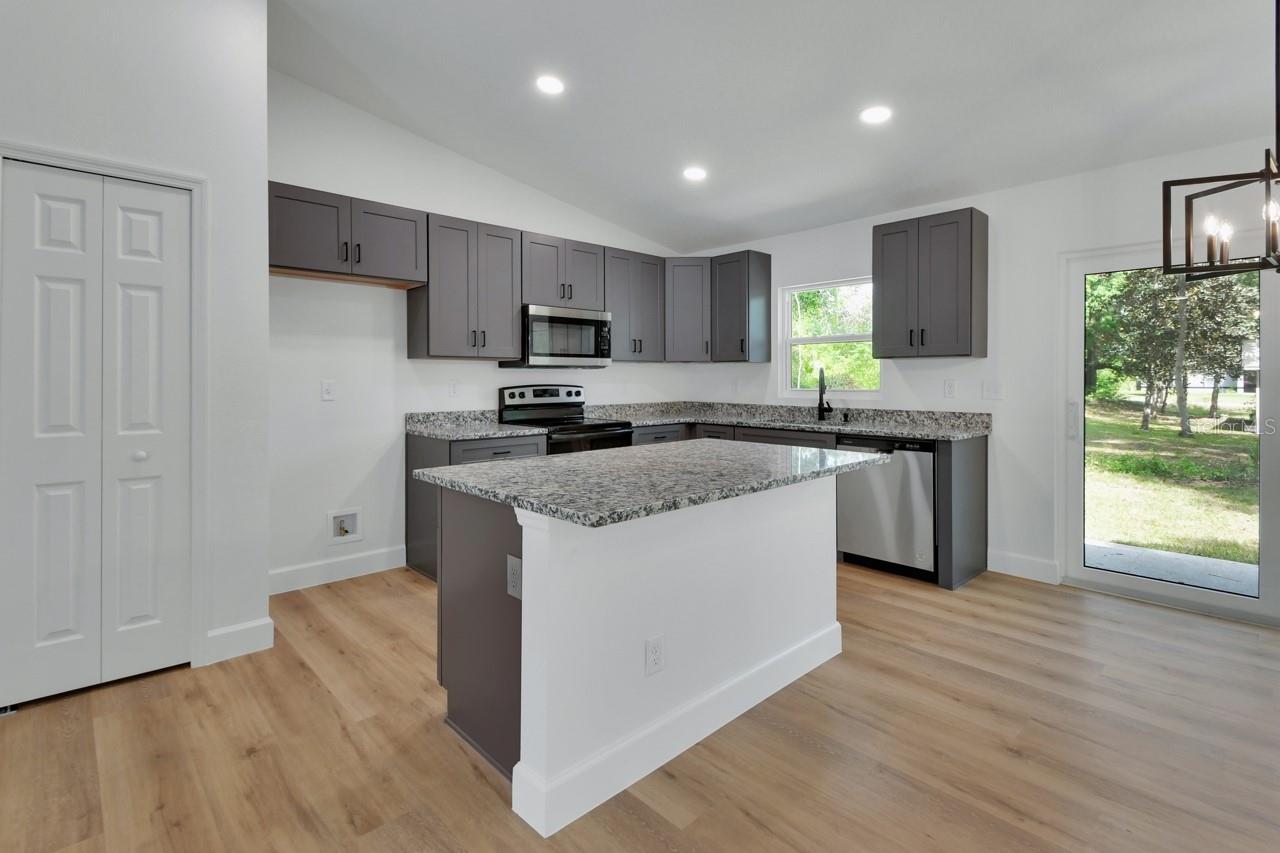 1427 18TH STREET