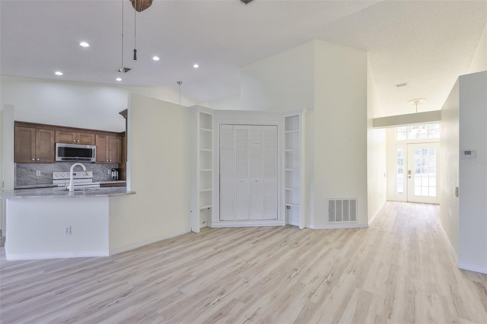 ISLAND WALK PH I - Residential Lease