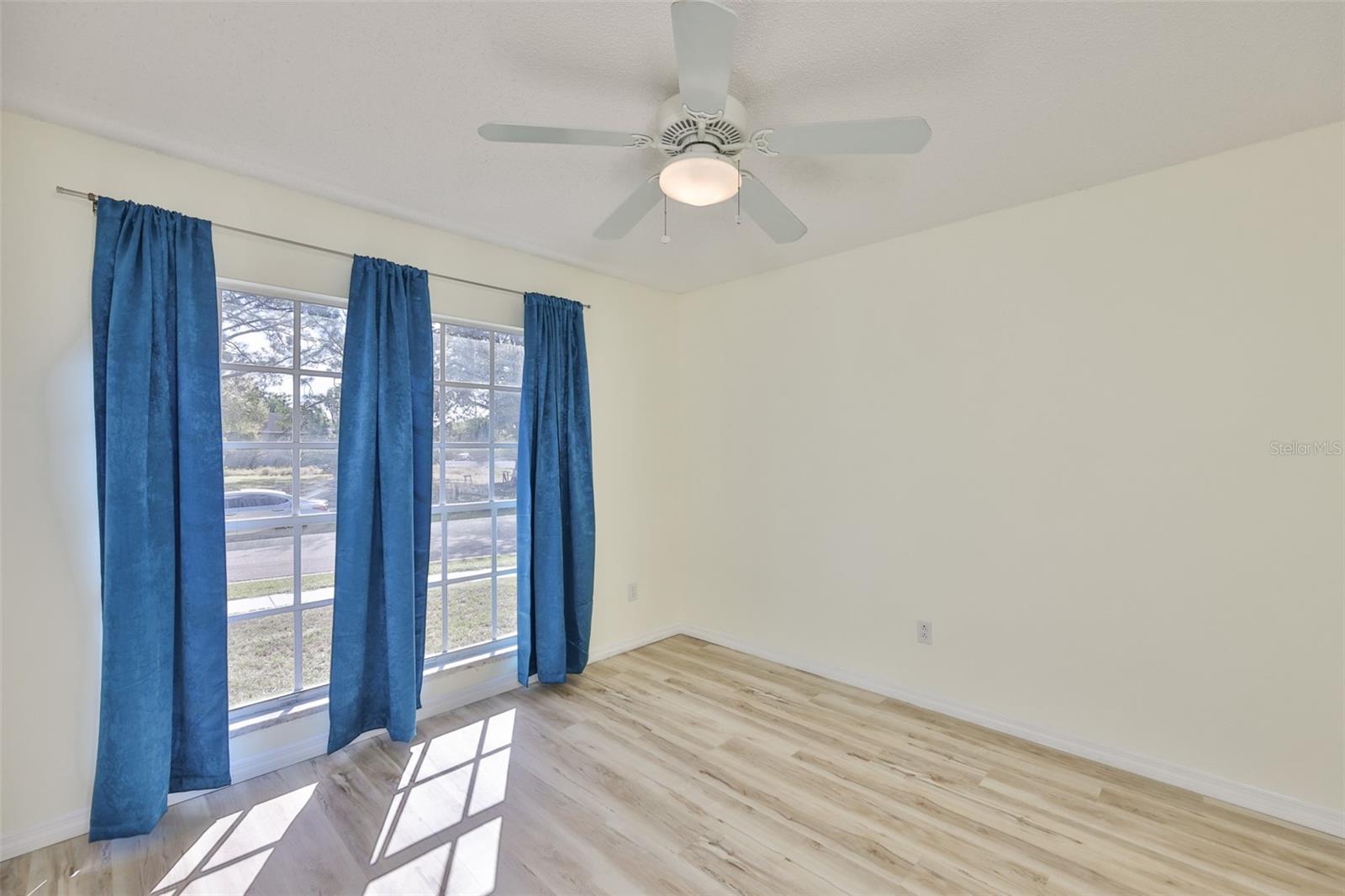 ISLAND WALK PH I - Residential Lease