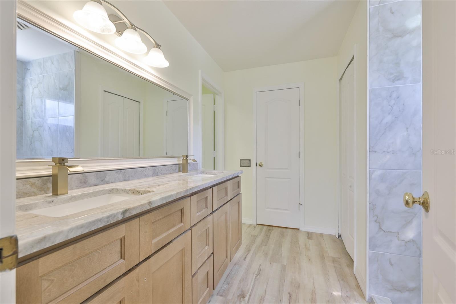 ISLAND WALK PH I - Residential Lease