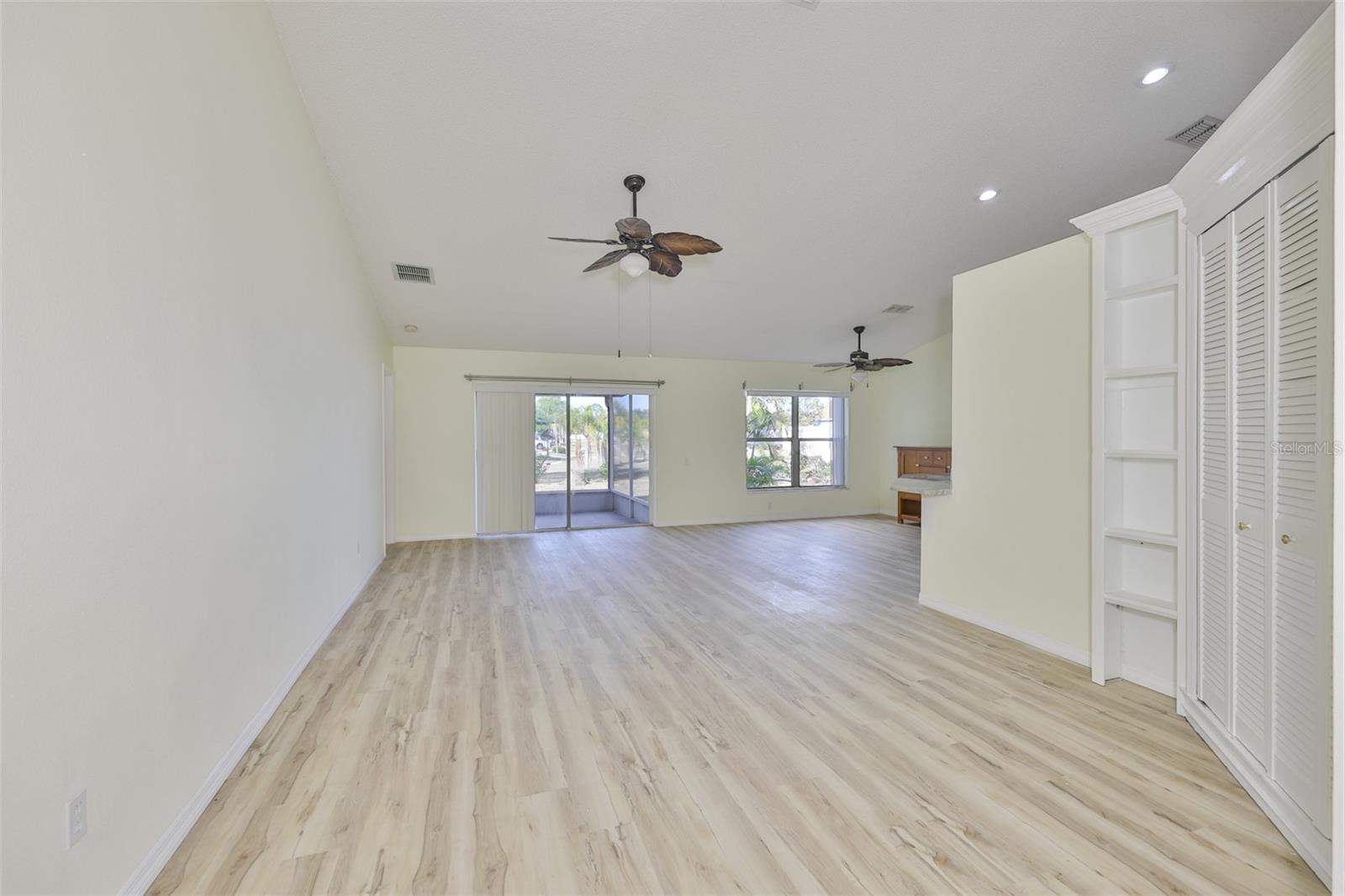 ISLAND WALK PH I - Residential Lease