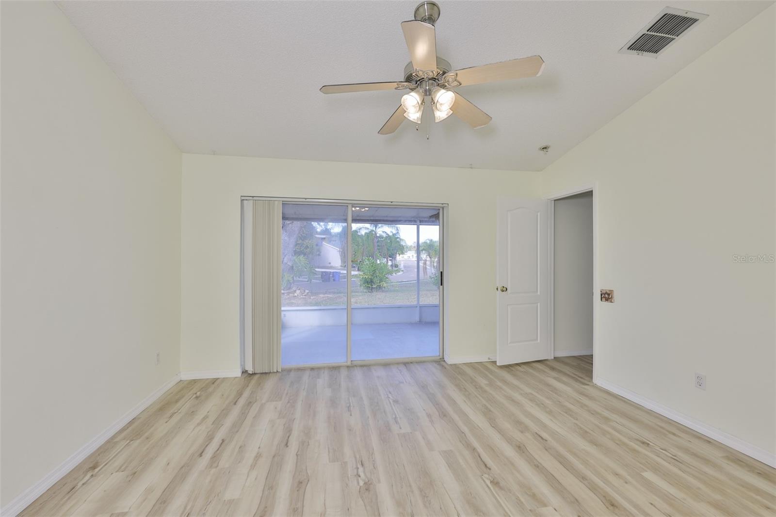 ISLAND WALK PH I - Residential Lease