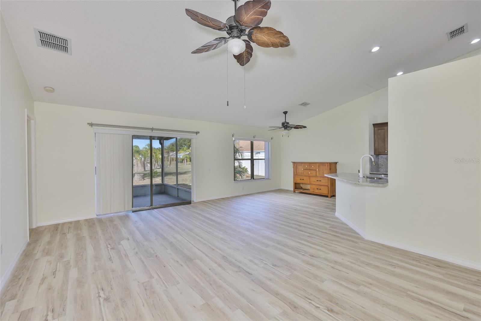 ISLAND WALK PH I - Residential Lease