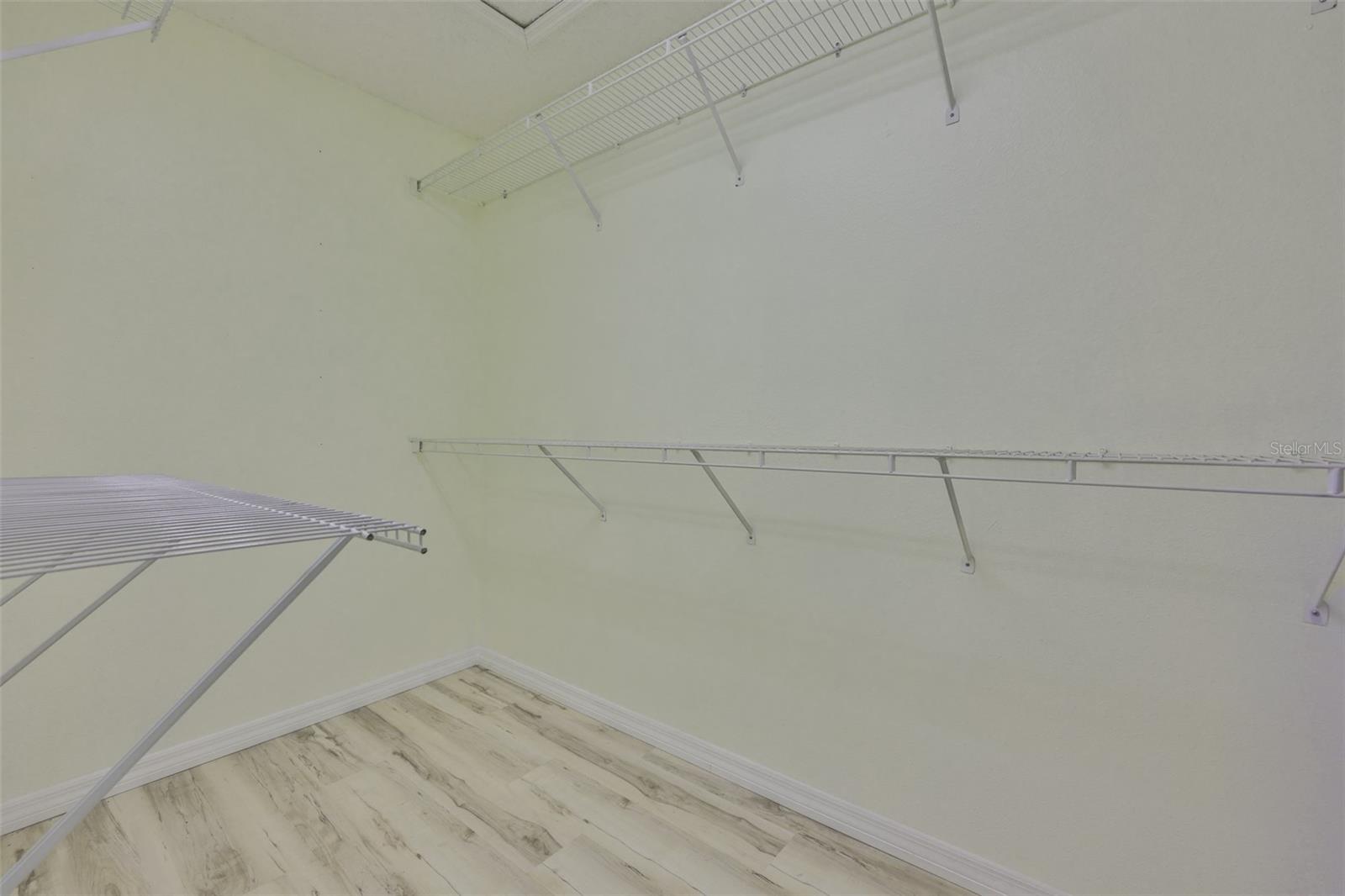 ISLAND WALK PH I - Residential Lease