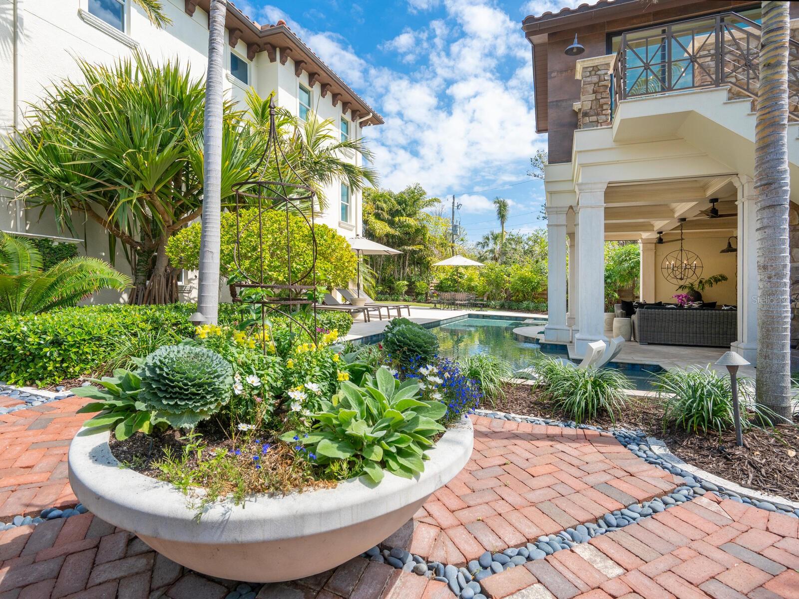 ROBERTS POINT - Residential