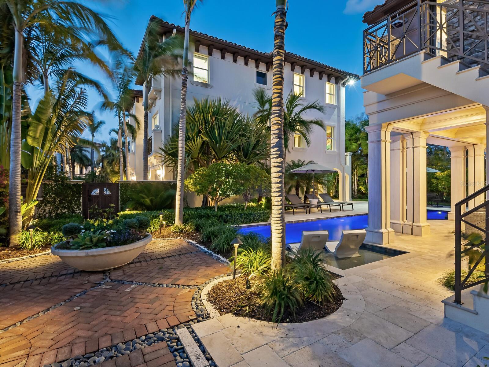 ROBERTS POINT - Residential