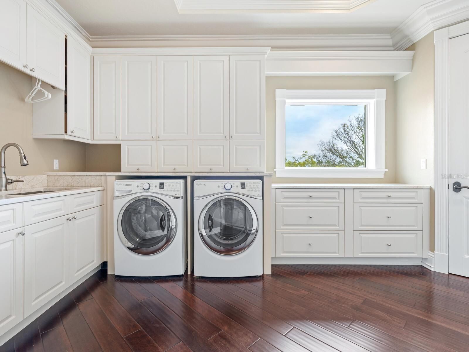 ROBERTS POINT - Residential