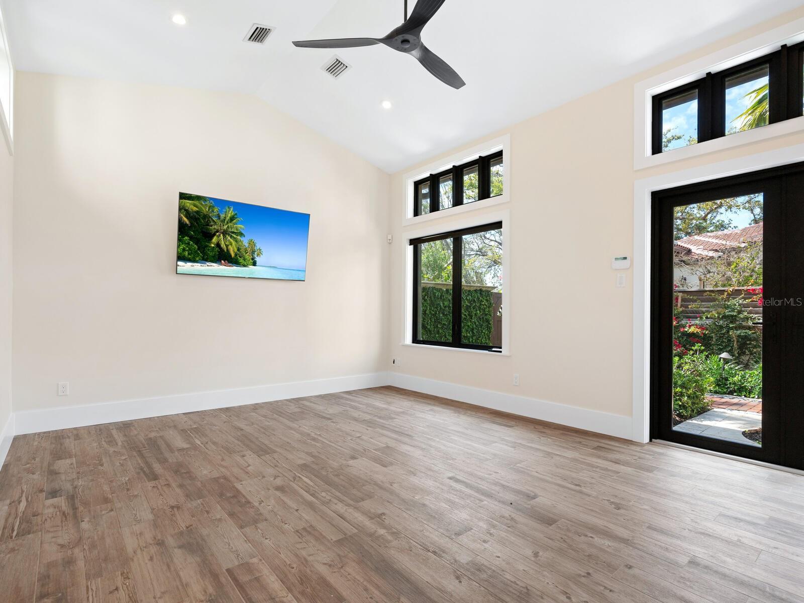 ROBERTS POINT - Residential