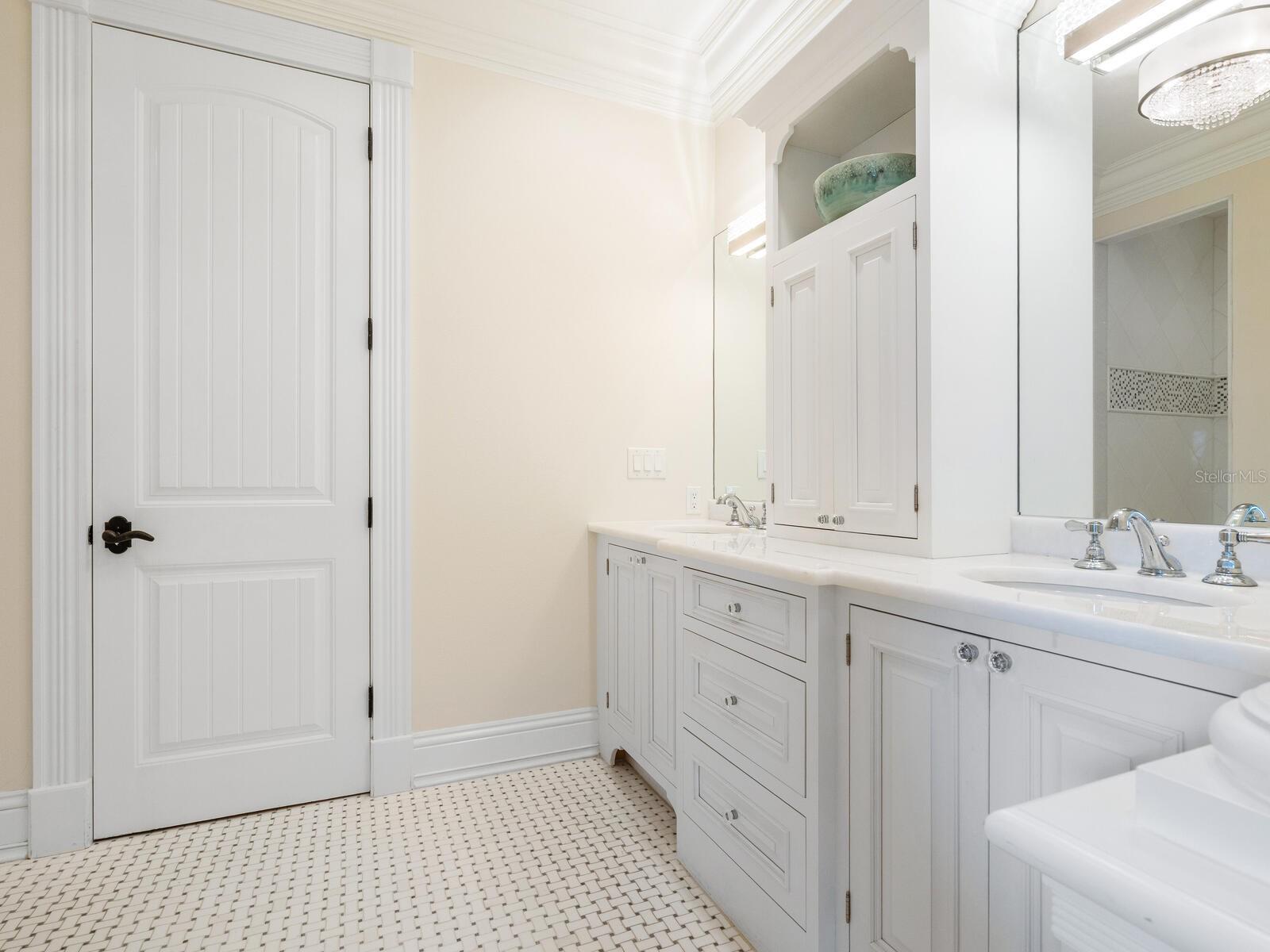 ROBERTS POINT - Residential