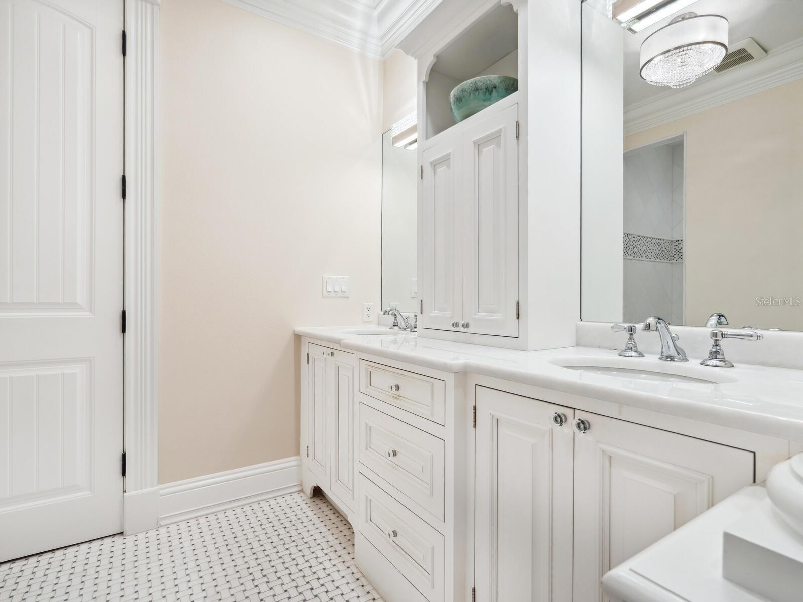 ROBERTS POINT - Residential