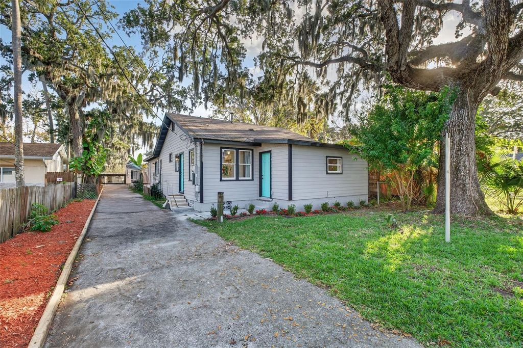 Photo of 115 Palm Place, Daytona Beach, FL 32114 (MLS # O6370430)