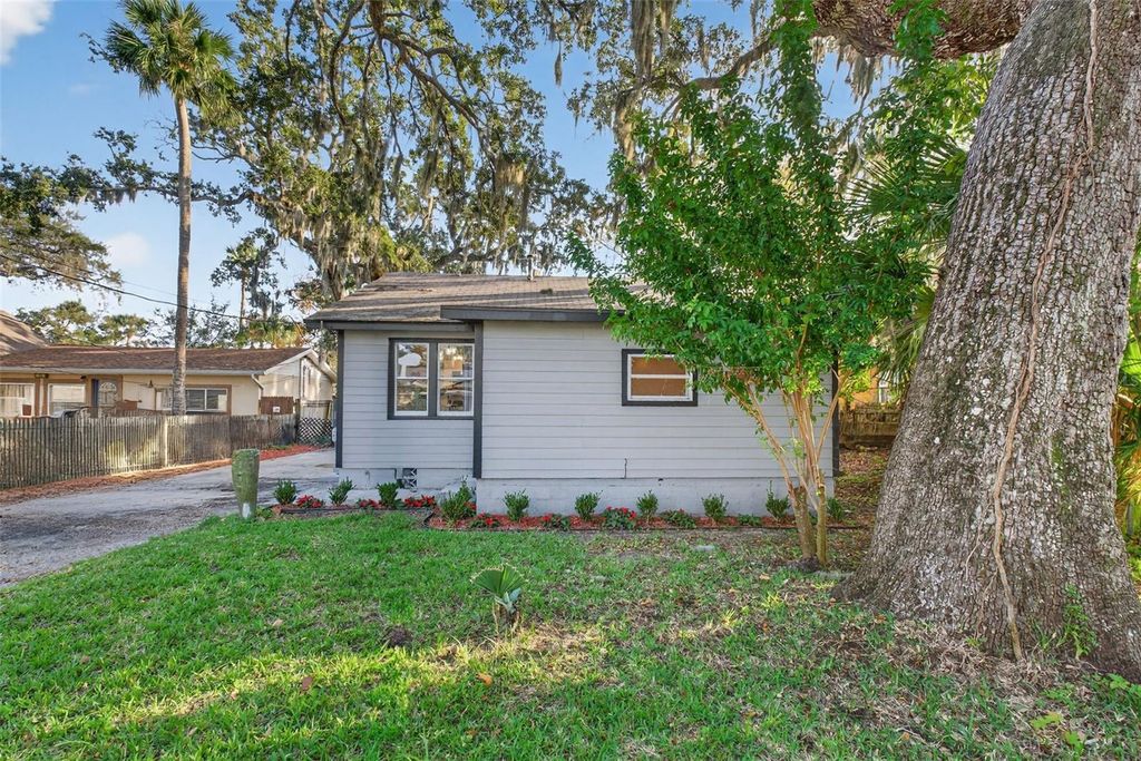 Photo of 115 Palm Place, Daytona Beach, FL 32114 (MLS # O6370430)