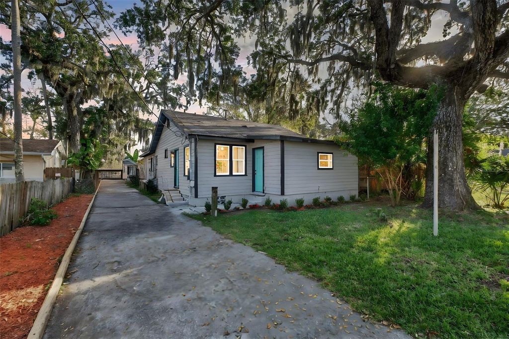 Photo of 115 Palm Place, Daytona Beach, FL 32114 (MLS # O6370430)