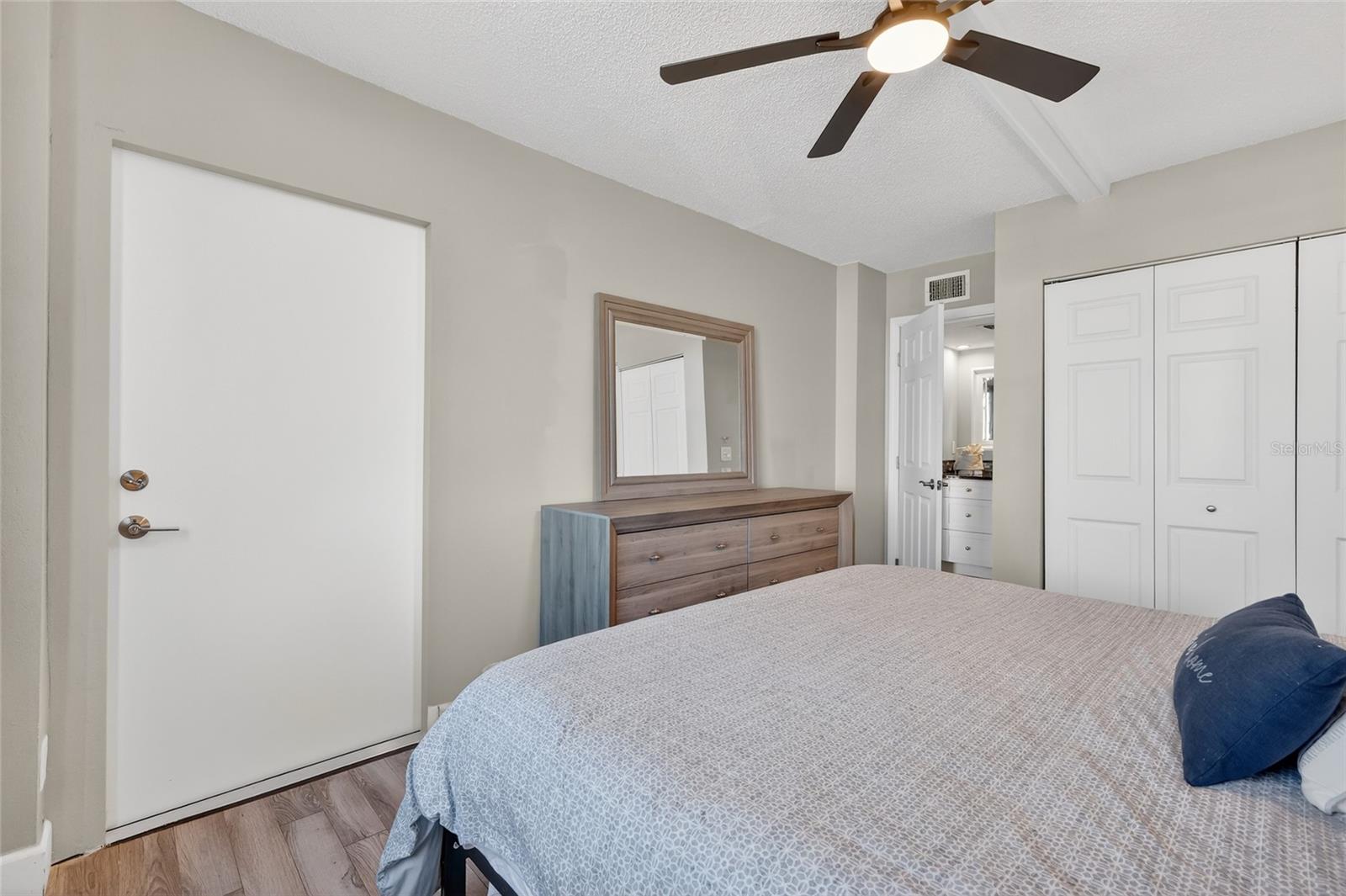 HARBOR TOWERS Y & R - Residential