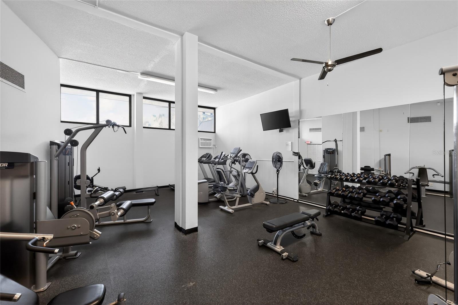 HARBOR TOWERS Y & R - Residential