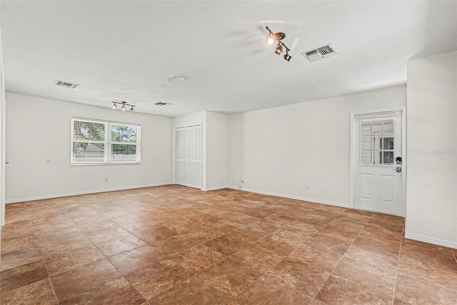 HIGHLANDS - Residential