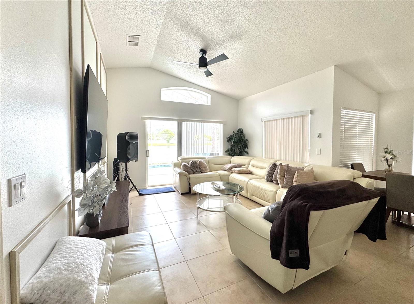 2711 EMERSON LANE
