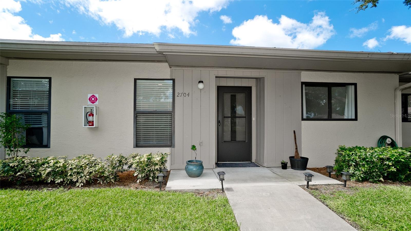 One or more photo(s) has been virtually staged. Welcome to you new home in Huntington Woods, a serene and sought-after community in bradenton Florida! This 2-bedroom, 2- bathroom condo is designed for both comfortable living and effortless entertaining. As you enter the, you will be greeted by an expansive living area, perfect for relaxing or hosting gatherings. The kitchen boast stainless steel appliances and ample counter space. The spacious primary bedroom boasts a large walk-in closet offering abundant storage for all your wardrobe essentials. The second bedroom is equally versatile, ideal for guests a home office or a creative hobby space. Rest easy knowing that the home features a new roof installed just 4 years ago a 2 1/2 ton AC unit that is only one year old, ensuring year round comfort and energy efficiency. With cable and internet included in your HOA fees, there’s no guessing game—just seamless streaming, surfing, and savings!
Centrally located in Bradenton Huntington Woods provides east access to IMG Academy and State College of Florida. Additionally you're just moments away from shopping, dining and the stunning Gulf Coast beaches.
Seize the chance to call this well-maintained condo in a wonderful community your new home!