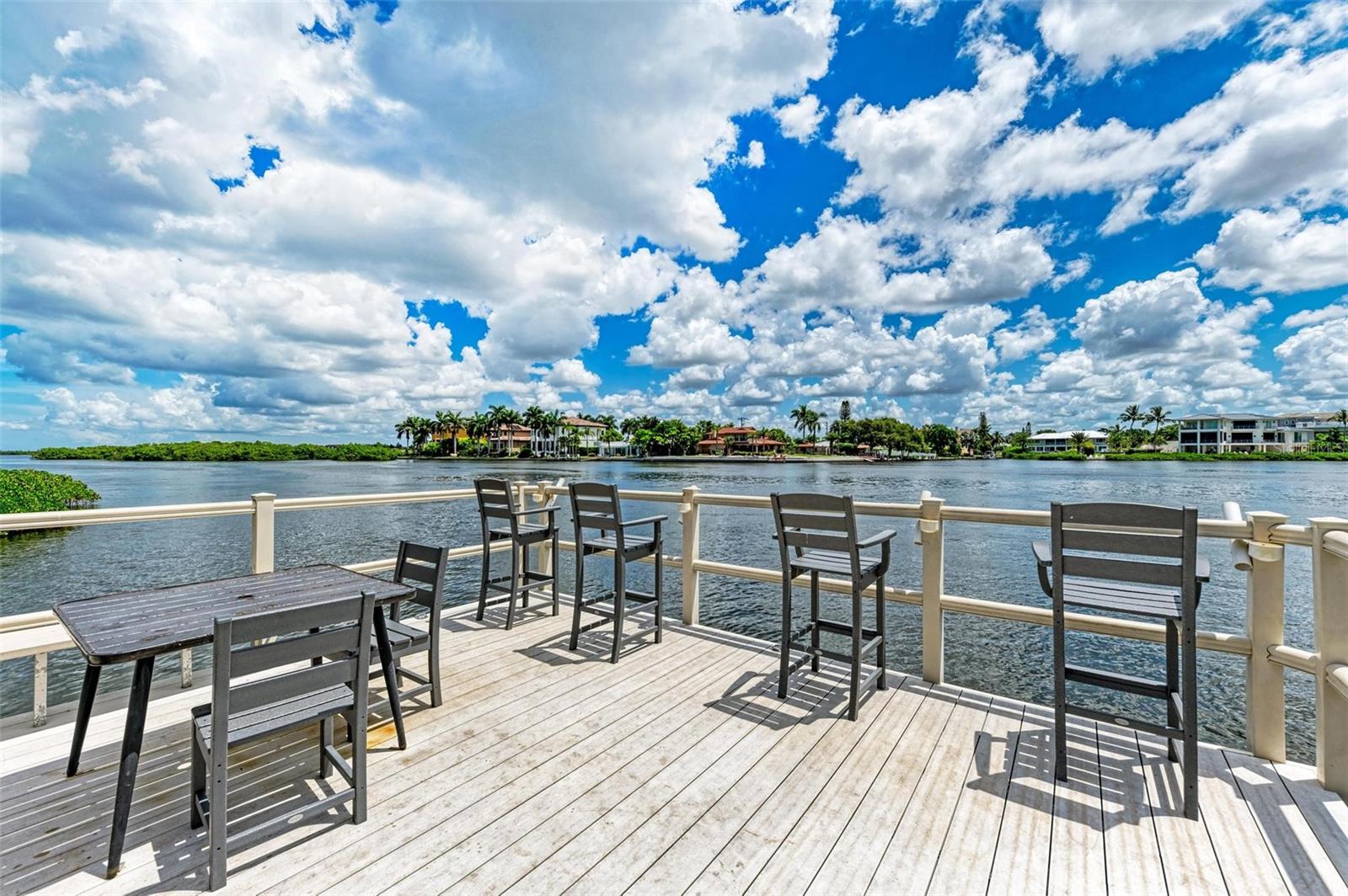 BAY OAKS - Residential