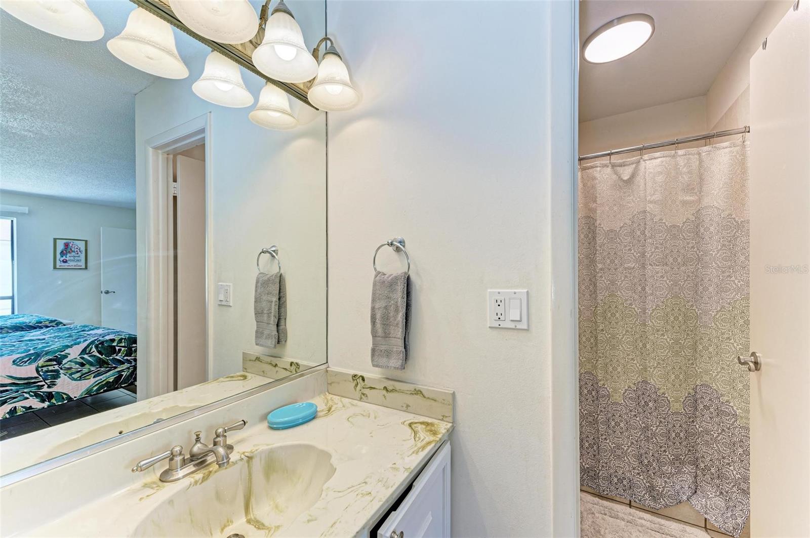 BAY OAKS - Residential