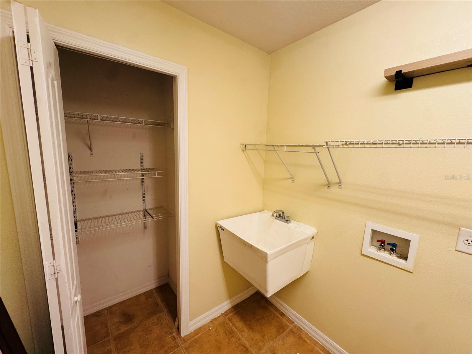 ROLLING RANCH ESTATE - Residential