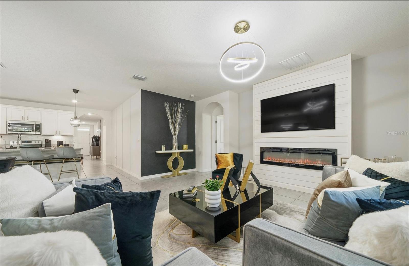 LAKE DIAMOND NORTH - Residential