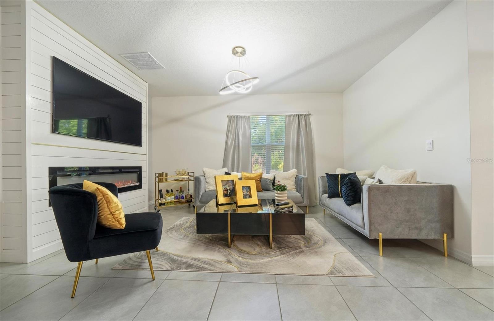 LAKE DIAMOND NORTH - Residential