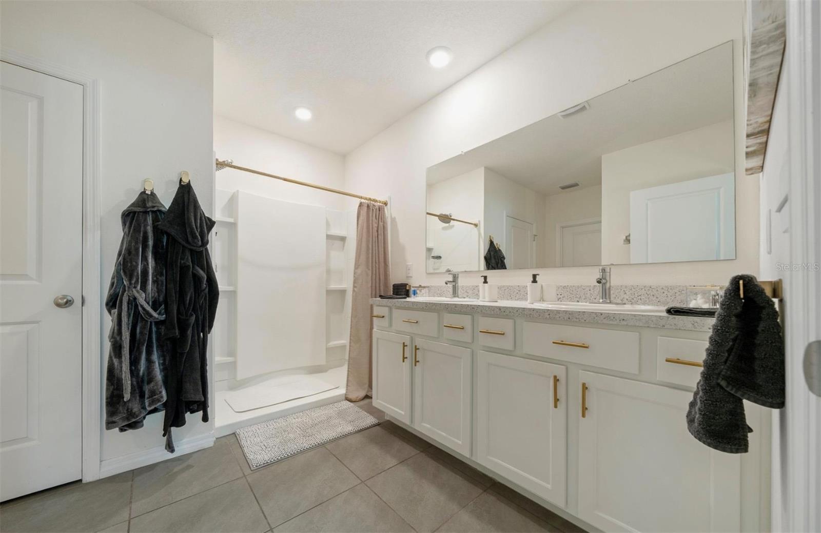 LAKE DIAMOND NORTH - Residential