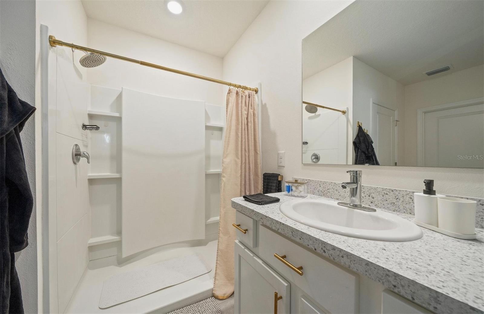 LAKE DIAMOND NORTH - Residential