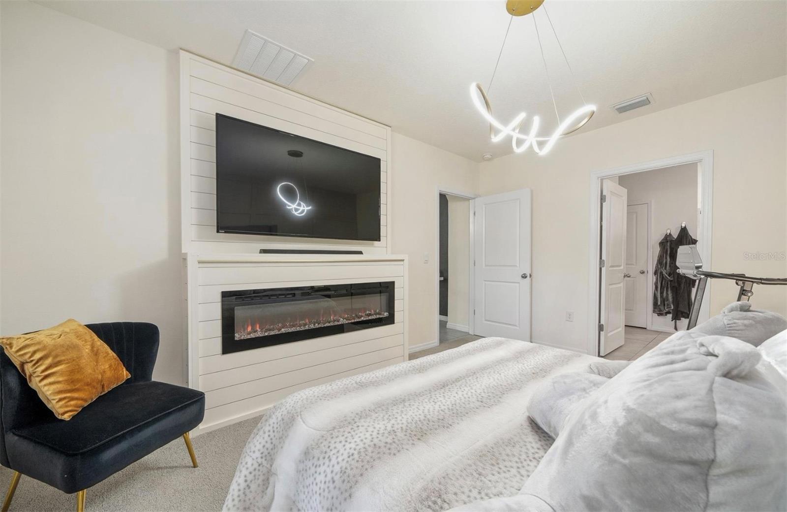 LAKE DIAMOND NORTH - Residential