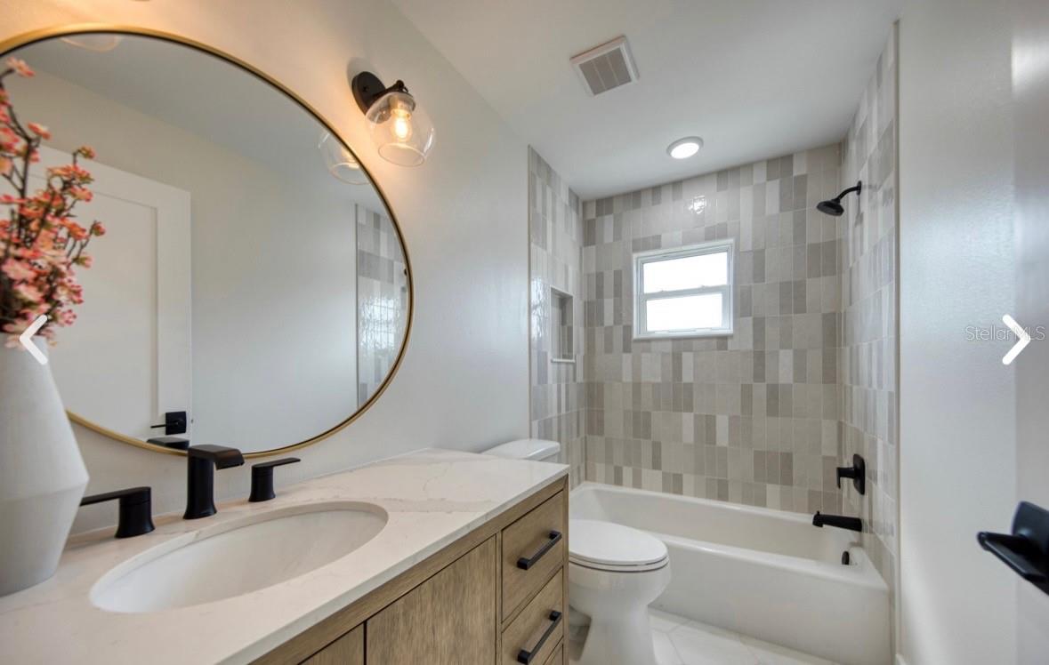 SOUTH VENICE - Residential Lease