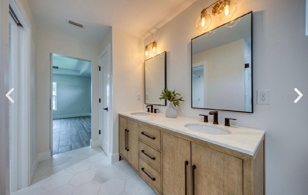 SOUTH VENICE - Residential Lease