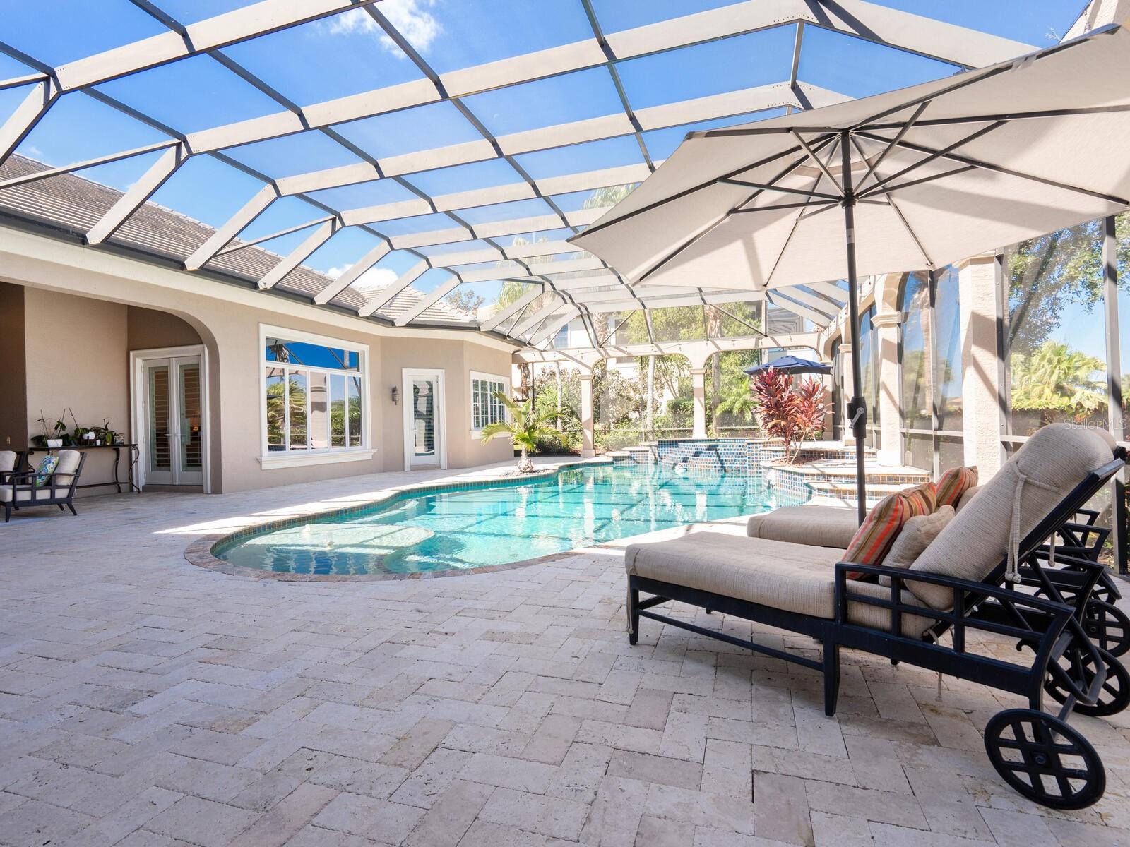 FOUNDERS CLUB - Residential